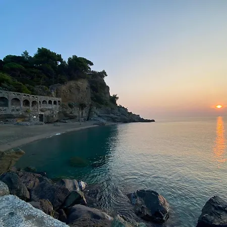 Il Mare In Piazza Daire Albisola Superiore